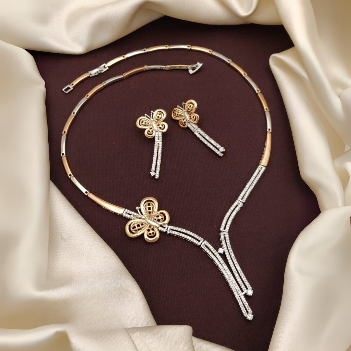 Buy Anniversary Necklace For Girls & Women Online | Roodap