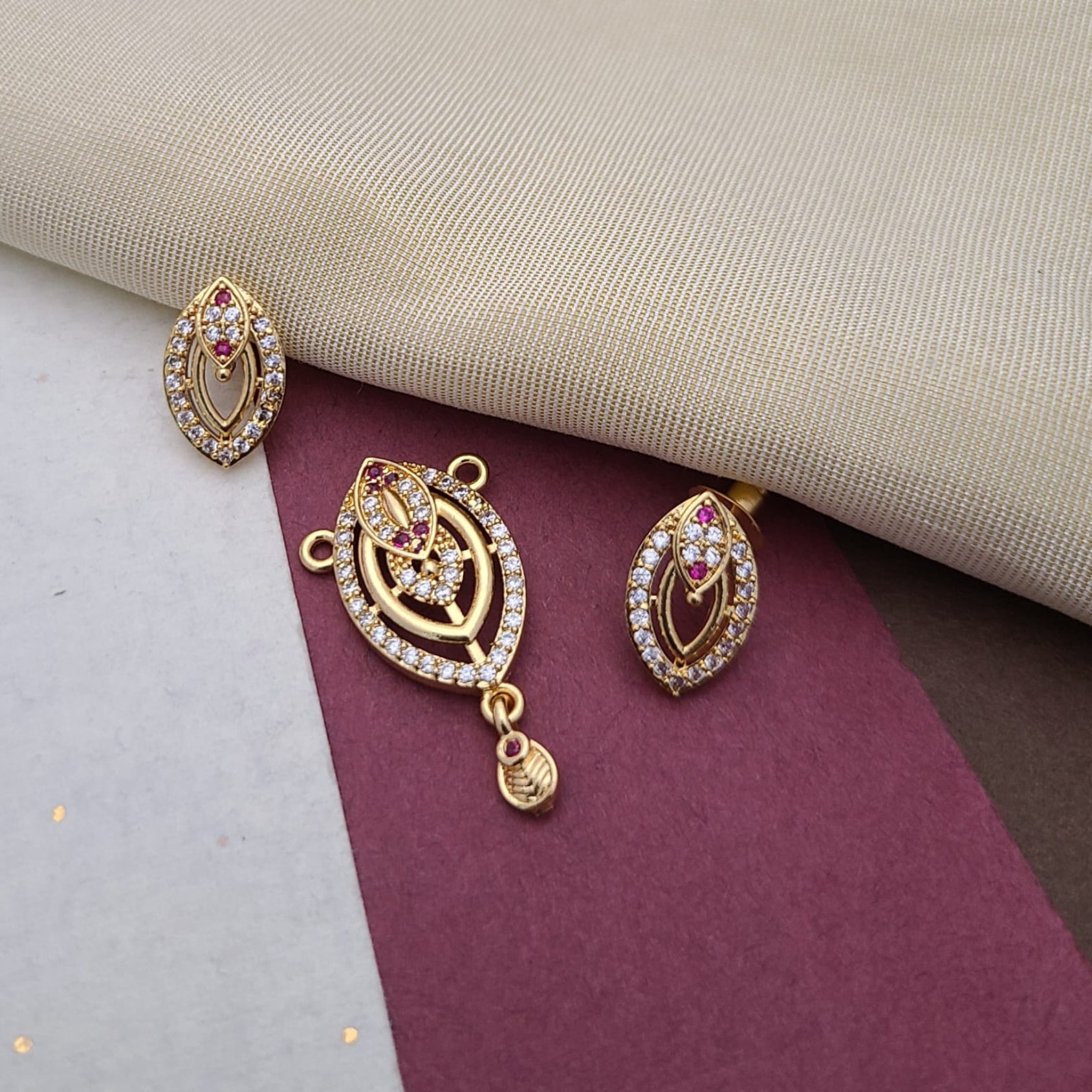Buy Breeze Pendant & Earrings For Girls & Women Online | Wedding Accessories | Roodap