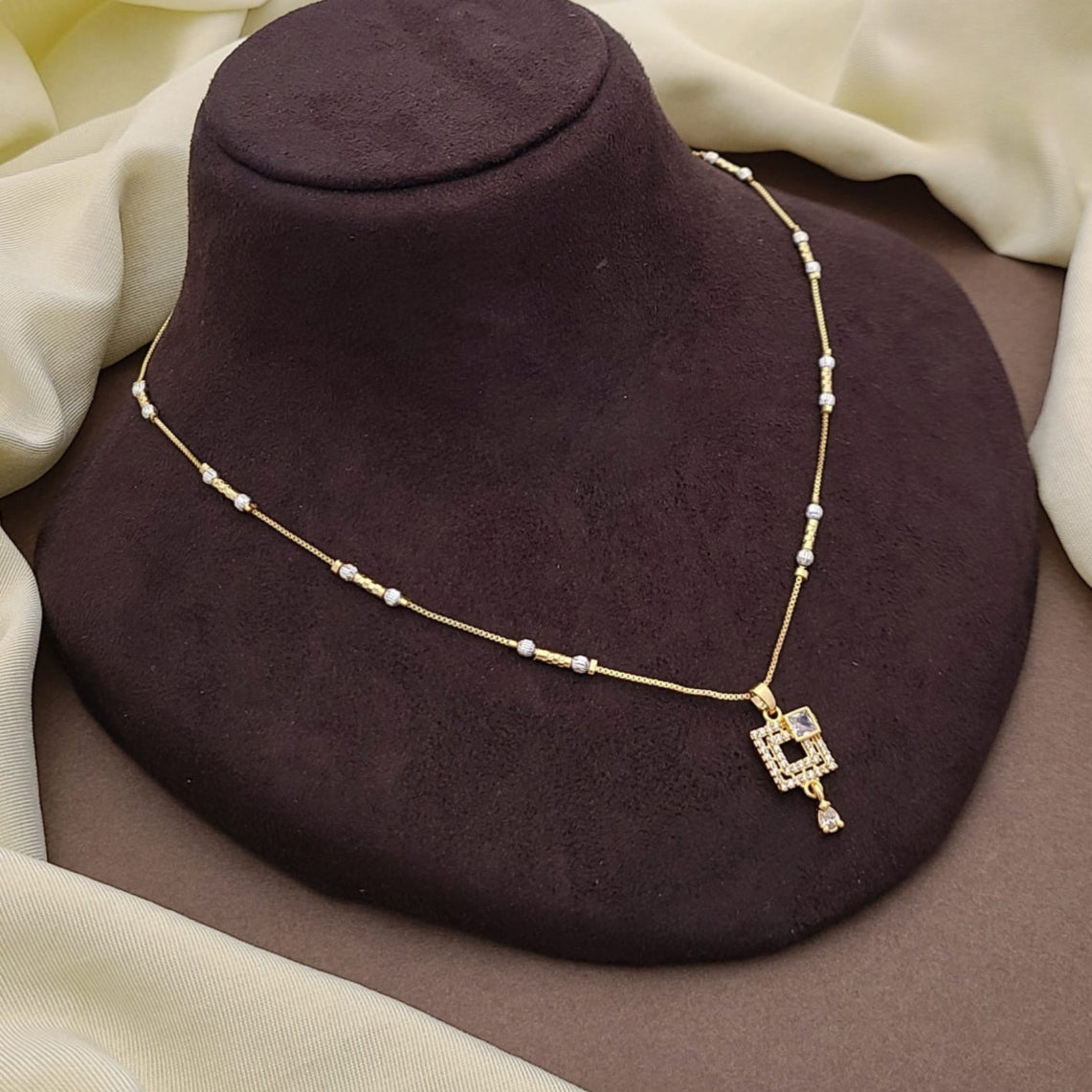 Buy ClipOn Necklace Set For Girls & Women Online | Roodap