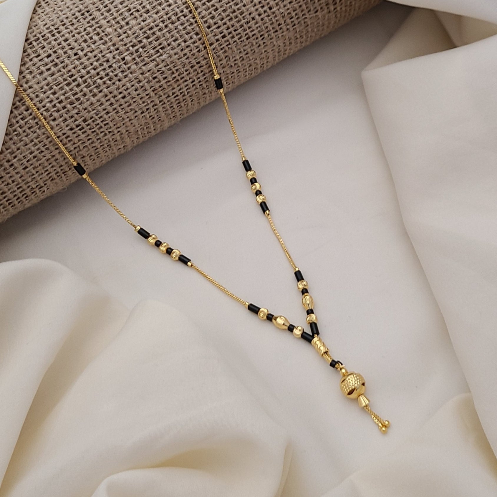 Buy Drape Necklace For Girls & Women Online | Roodap