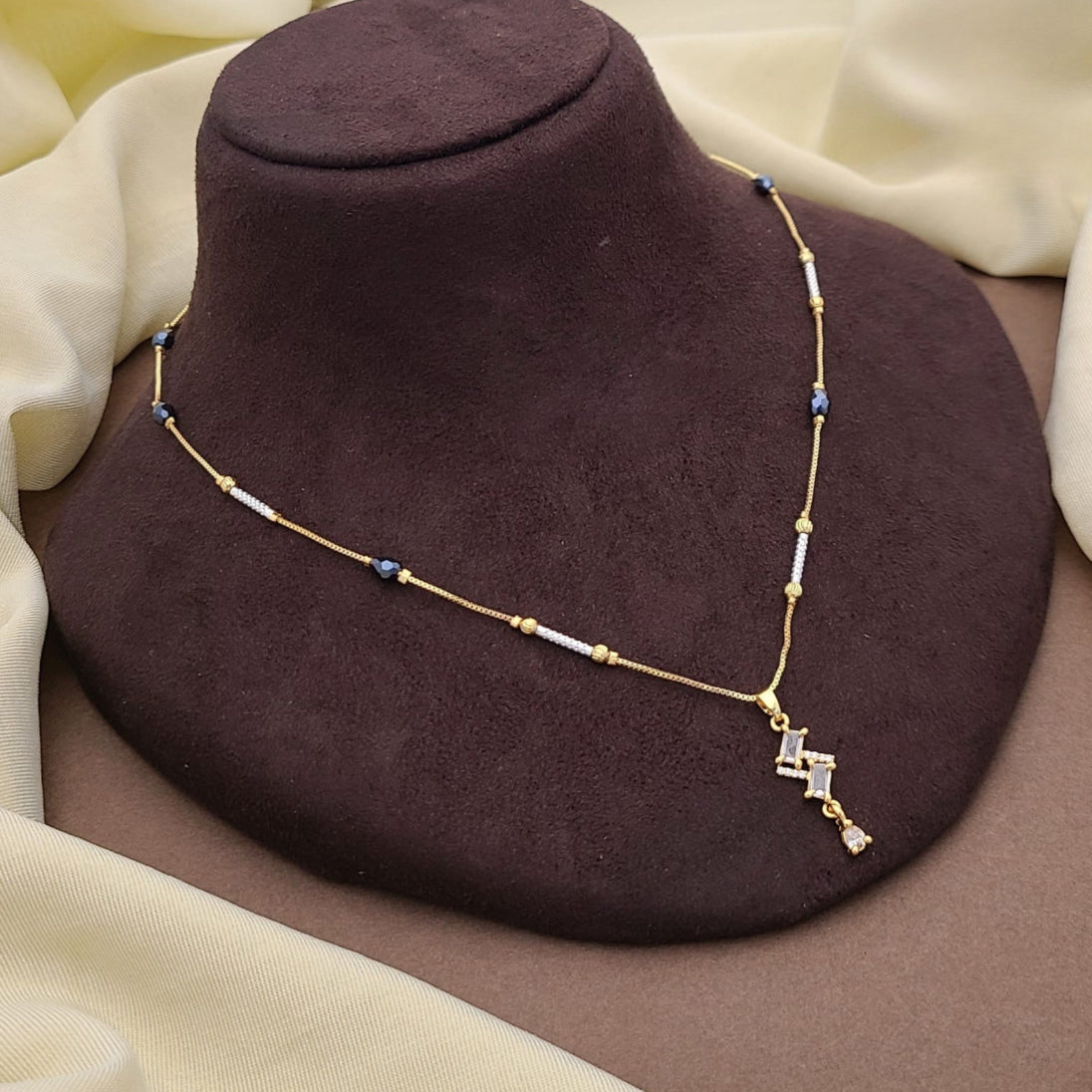 Buy Flake Necklace Set For Girls & Women Online | Roodap