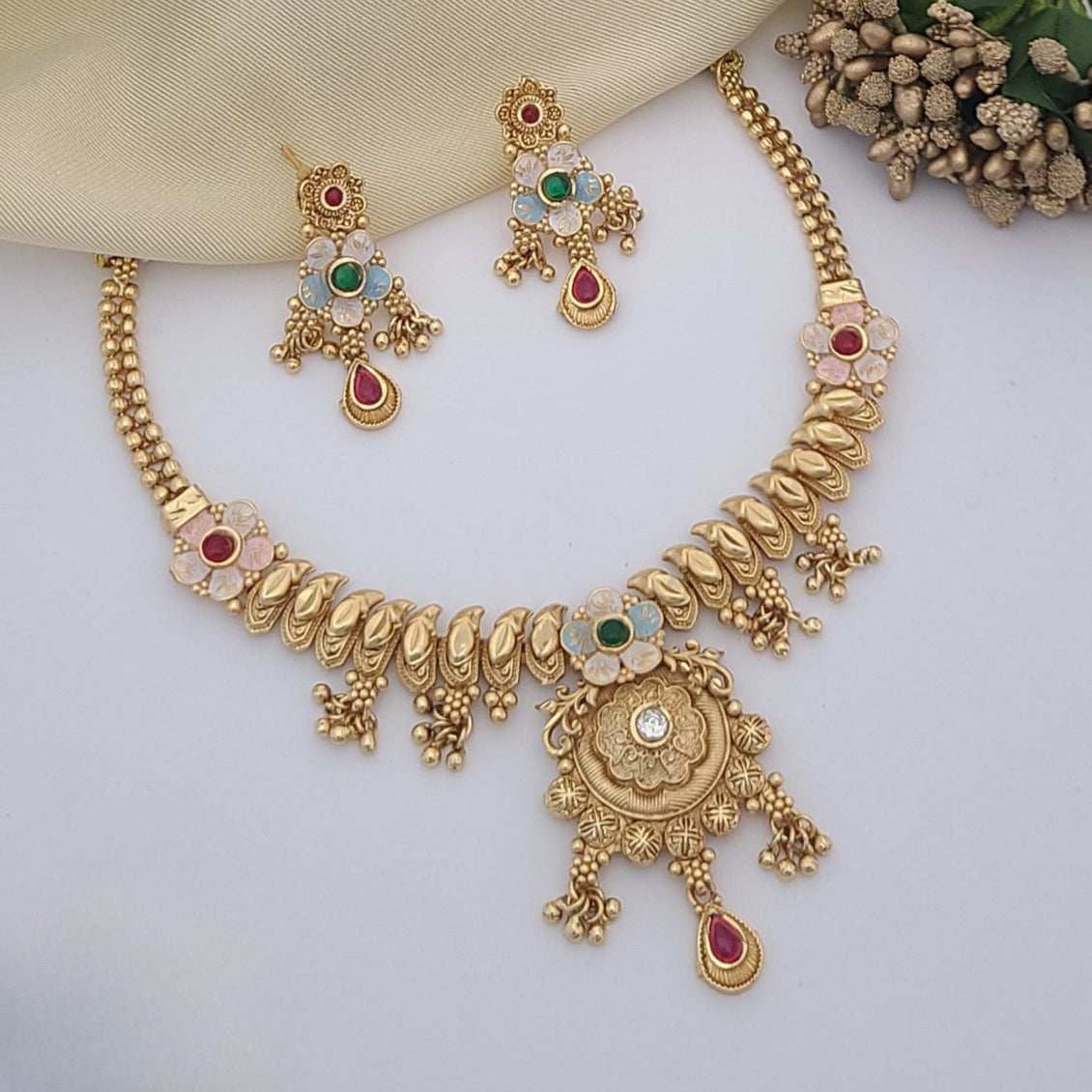 Buy Fusion Short Necklace Set For Girls & Women Online | Roodap