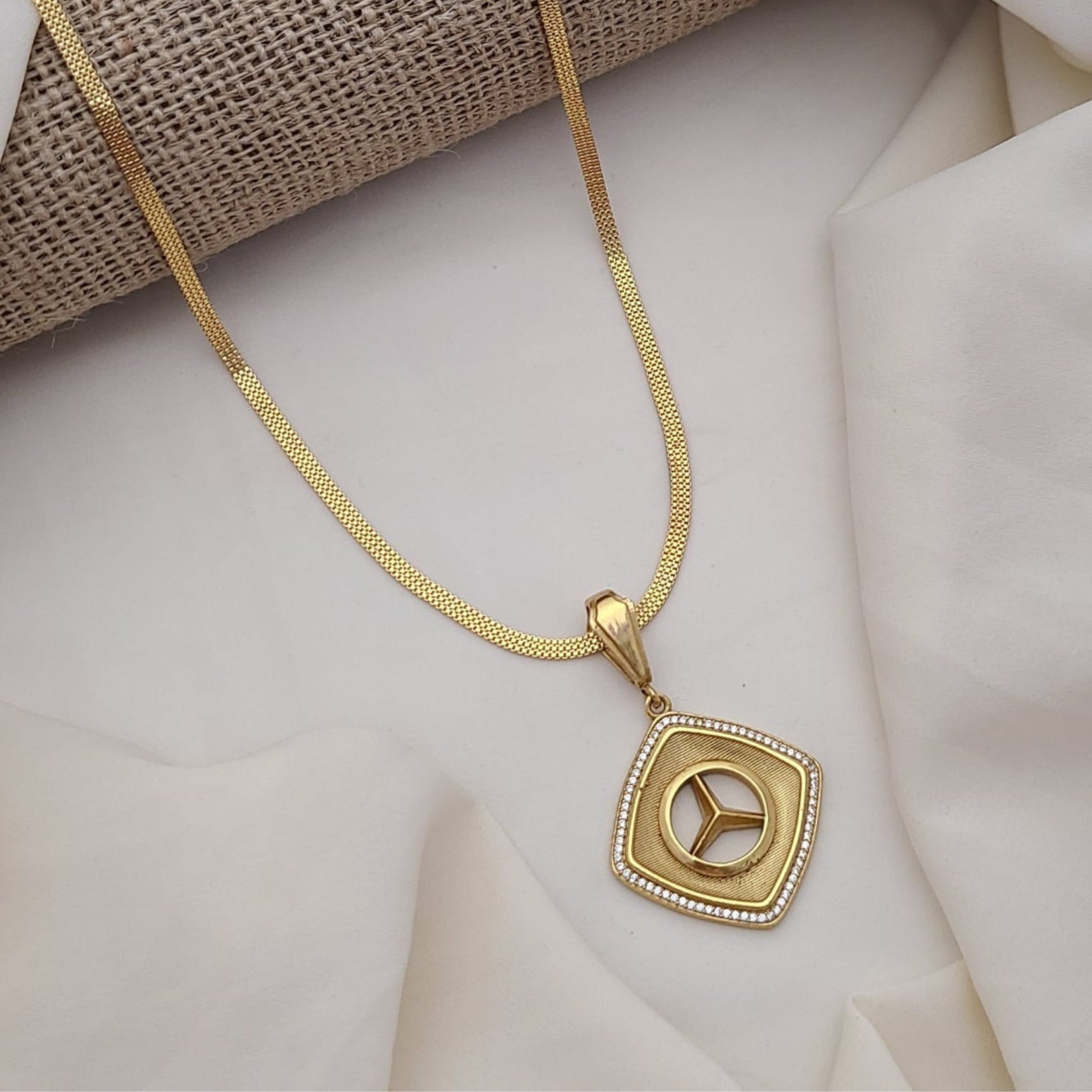 Buy Heritage Men's Chain & Pendant Online | Roodap