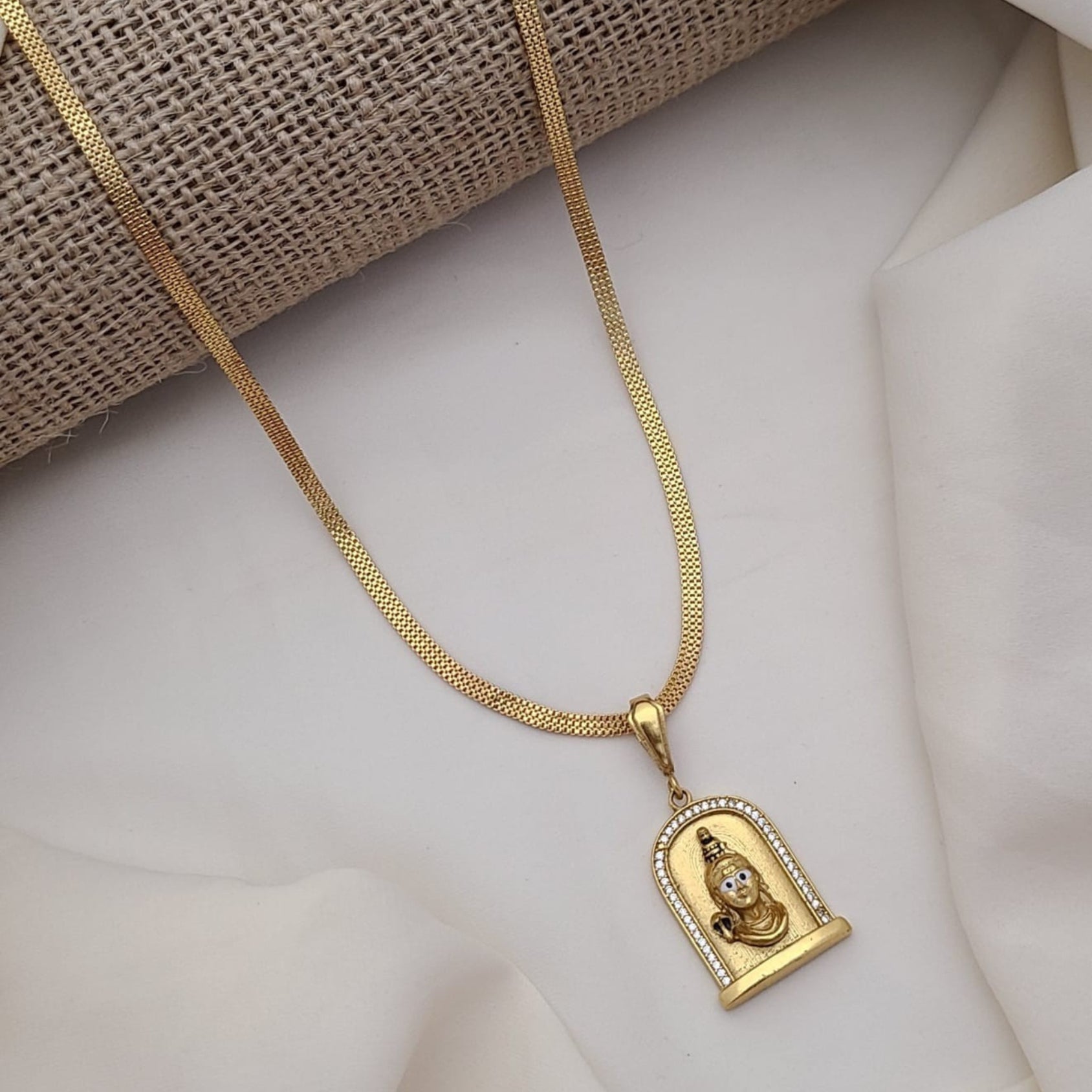 Buy Mirage Men's Chain & Pendant Online | Roodap