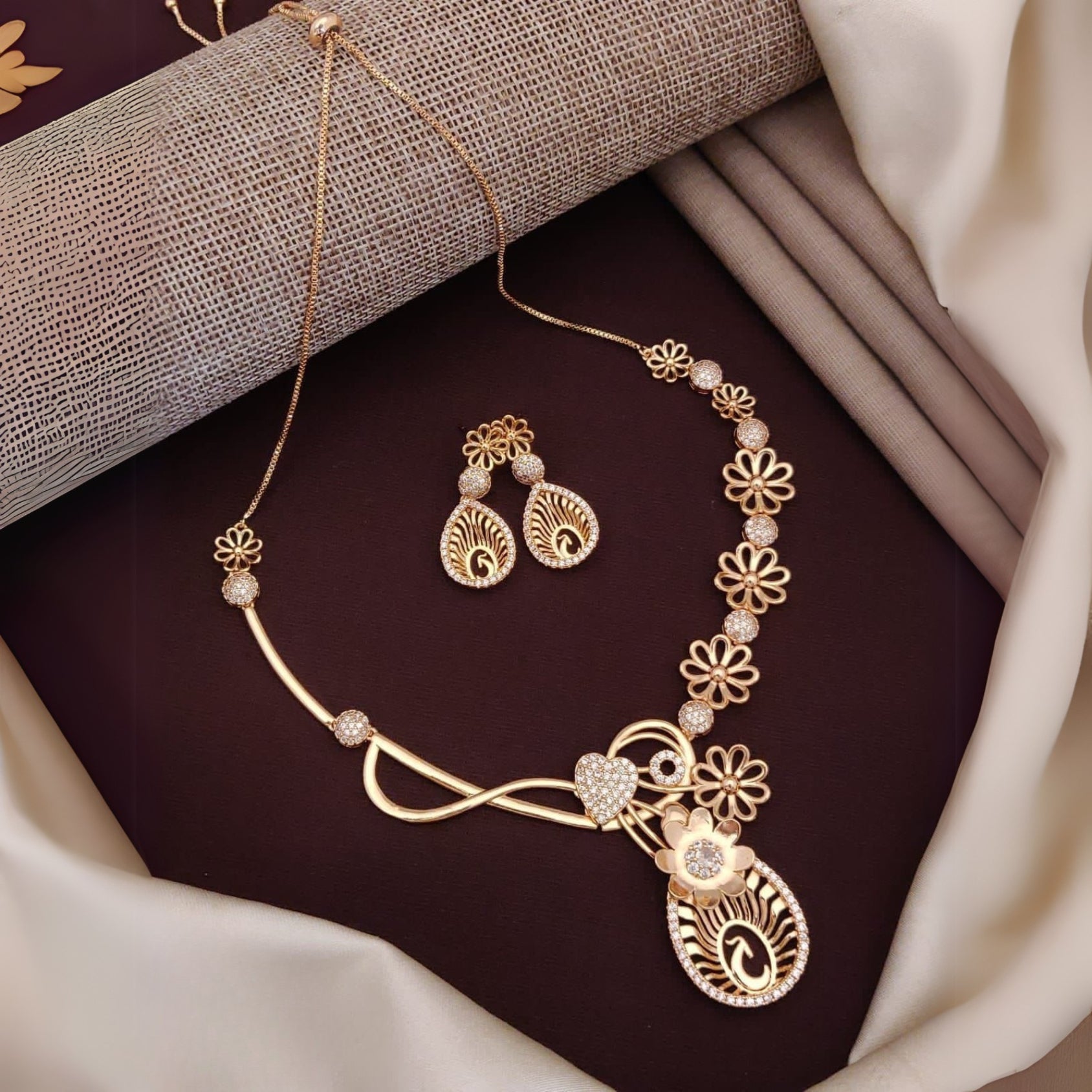 Buy Paisley Necklace For Girls & Women Online | Roodap