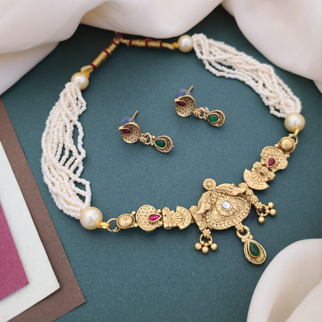 Buy Pinewish Short Crystal Necklace Set For Girls & Women Online | Roodap
