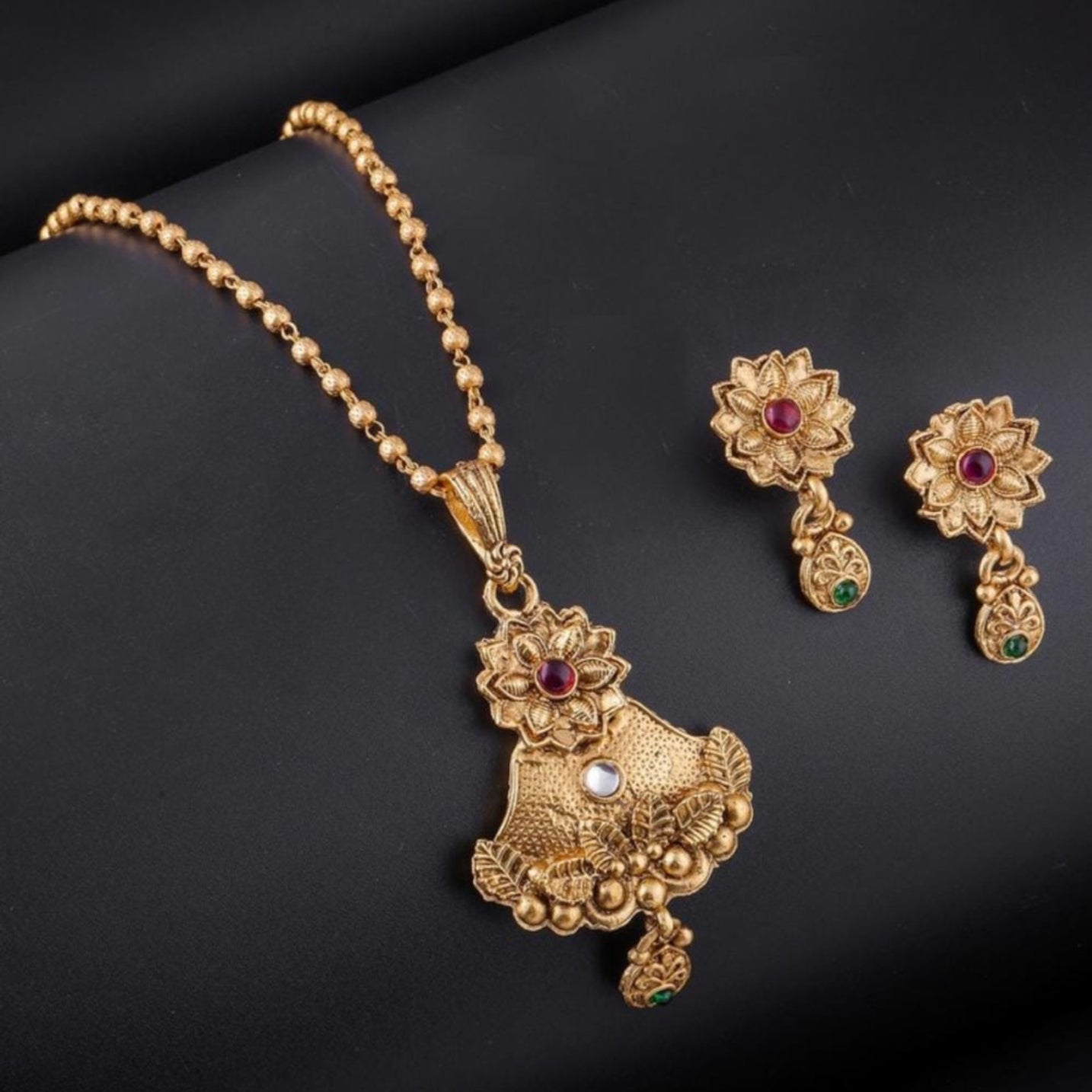 Buy Radiance Pendant Set For Girls & Women Online | Roodap