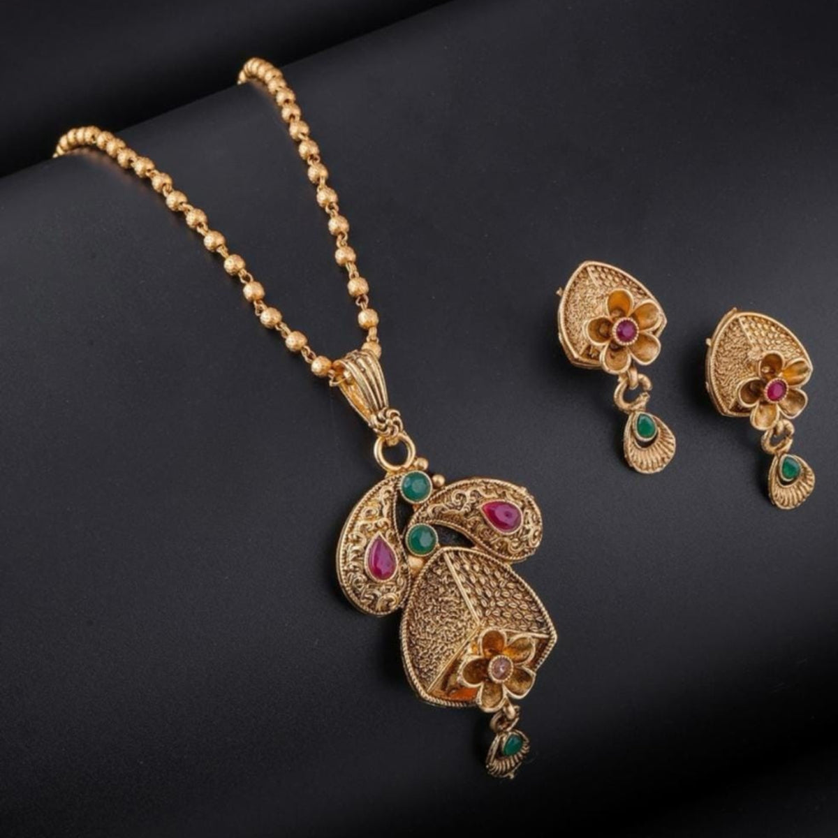 Buy Regal Pendant Set For Girls & Women Online | Roodap