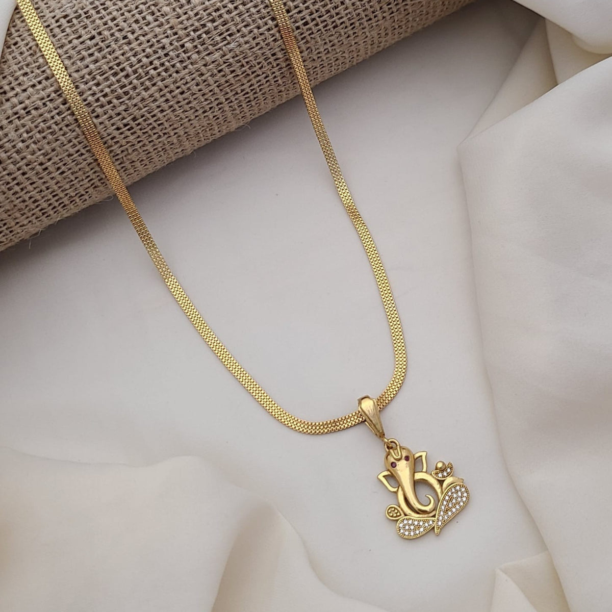 Buy Shine Men's Chain & Pendant Online | Roodap