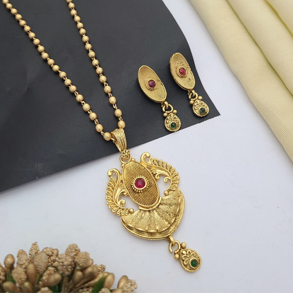 Buy Tetra Pendant Set For Girls & Women Online | Roodap