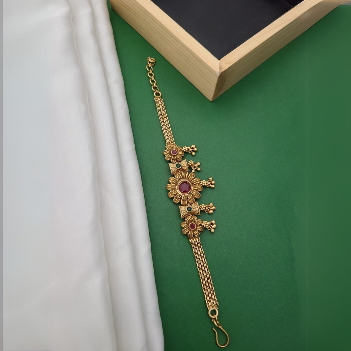 Buy Trace Bracelets For Women Online | Roodap