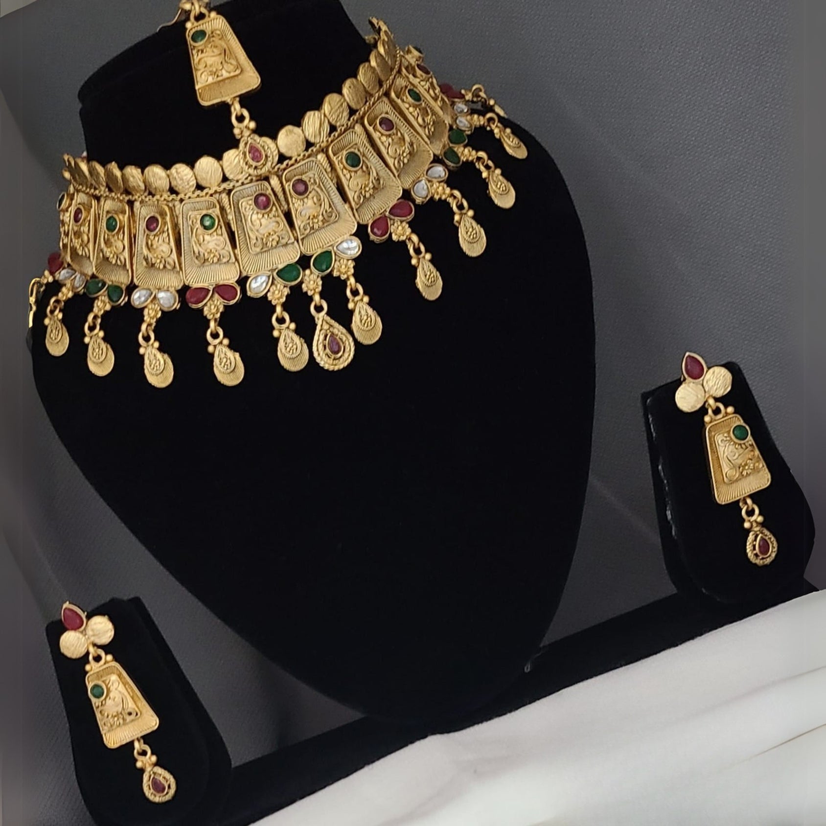 Buy Trace Chokar Necklace Set For Women Online | Roodap
