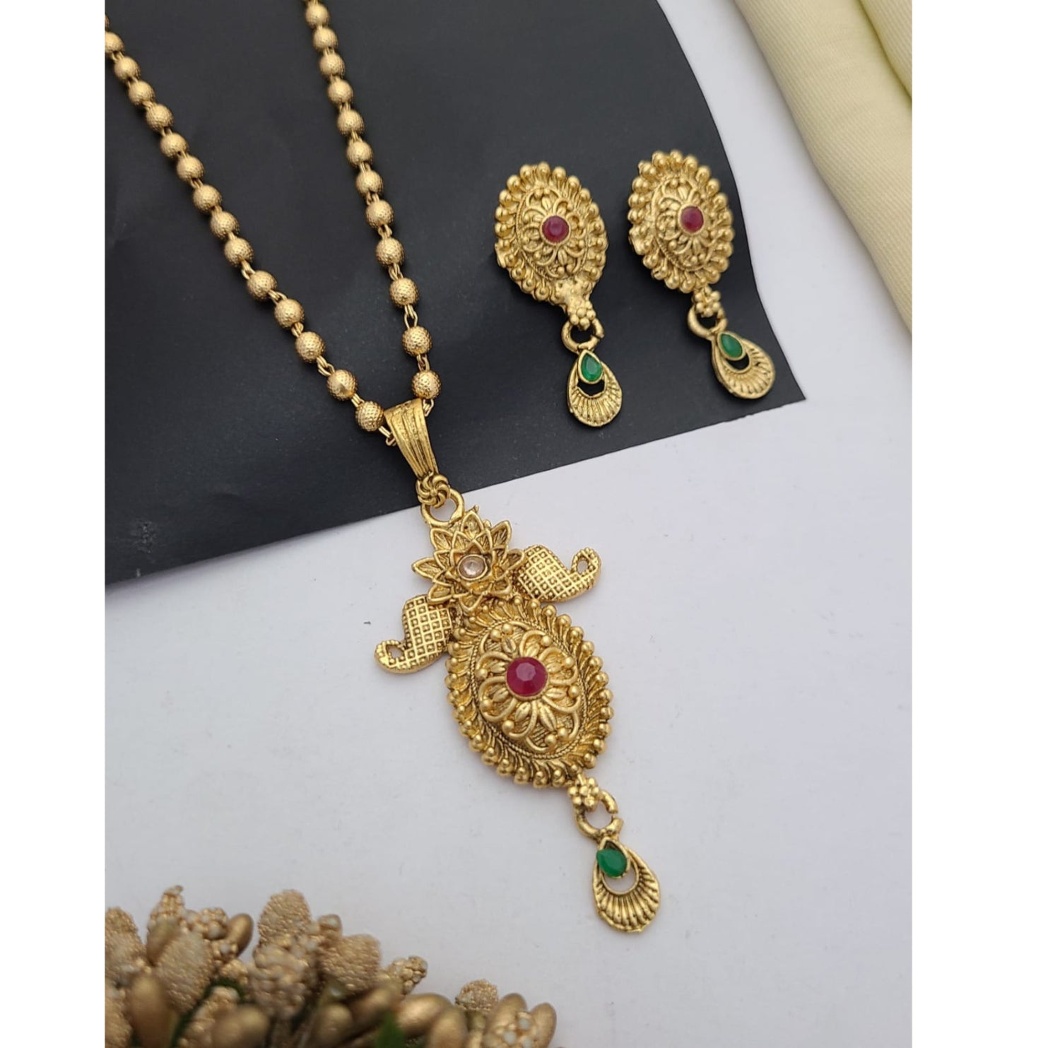 Buy Twist Pendant Set For Girls & Women Online | Roodap